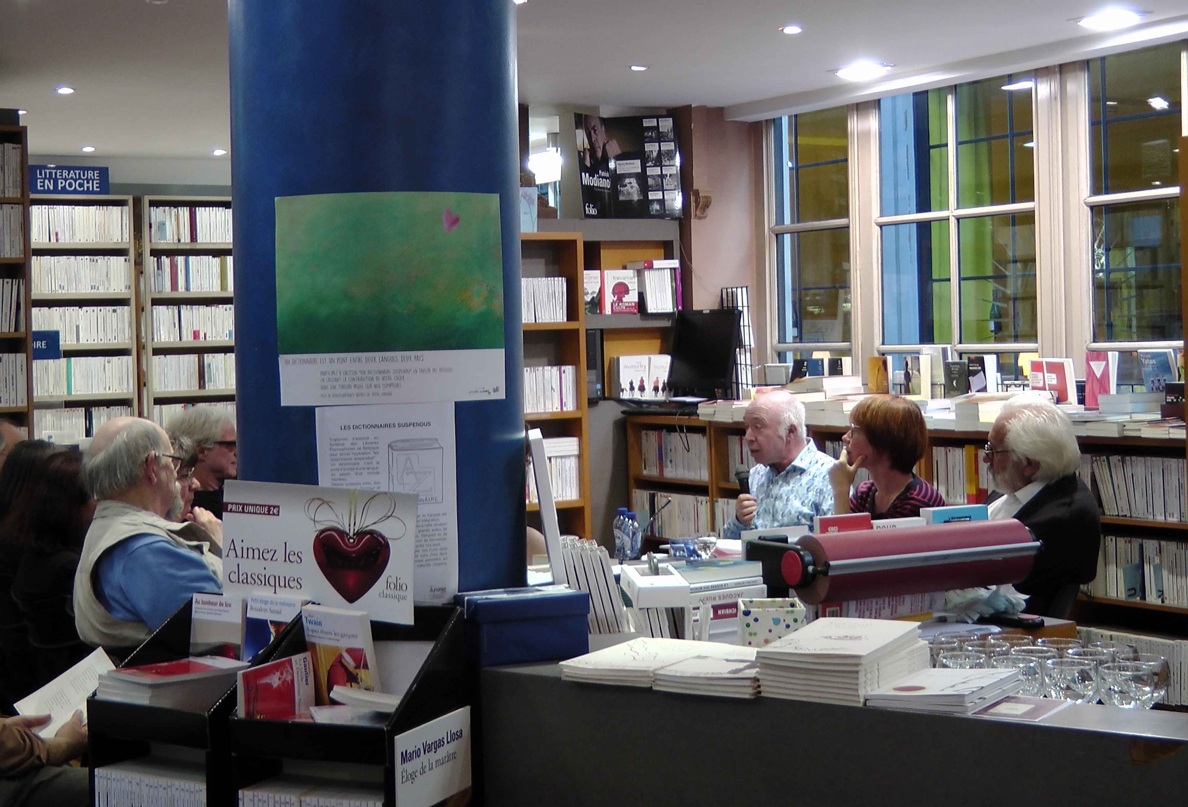 Jacques Sojcher (poète), Virginie Devillers (historienne de l'art), Richard Kenigsman (peintre), 2 juin 2016, librairie Tropismes, Bruxelles, vagabondssanstreves.com