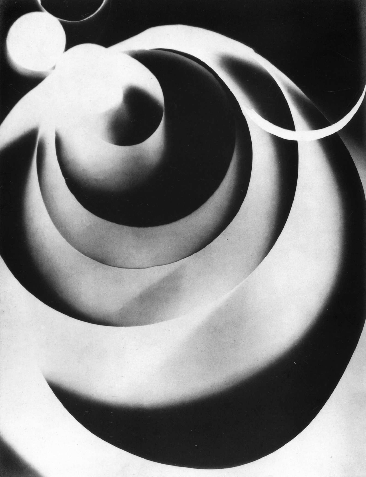 Man Ray, Rayography Champs délicieux n° 8, 1922, pinterest.com